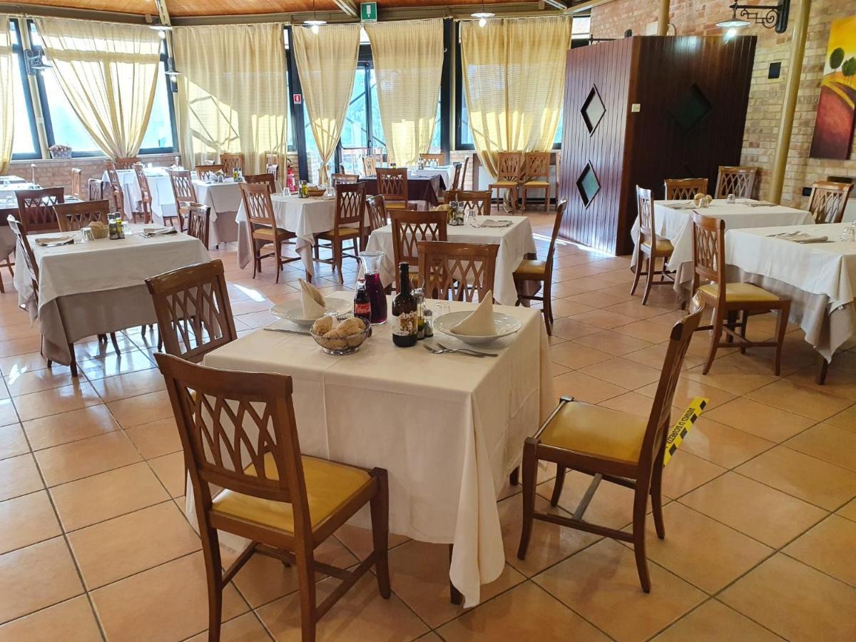 Hotel Holiday Foggia Eksteriør bilde