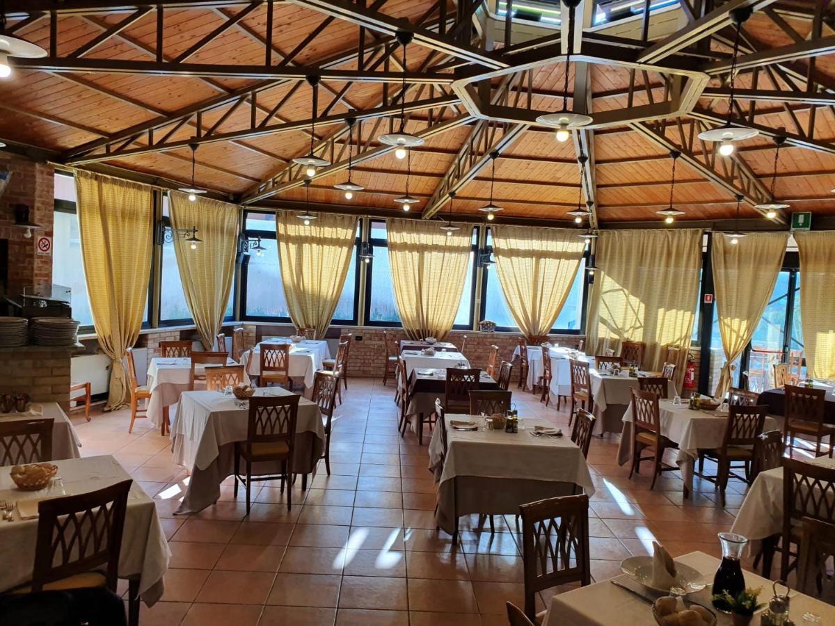 Hotel Holiday Foggia Eksteriør bilde