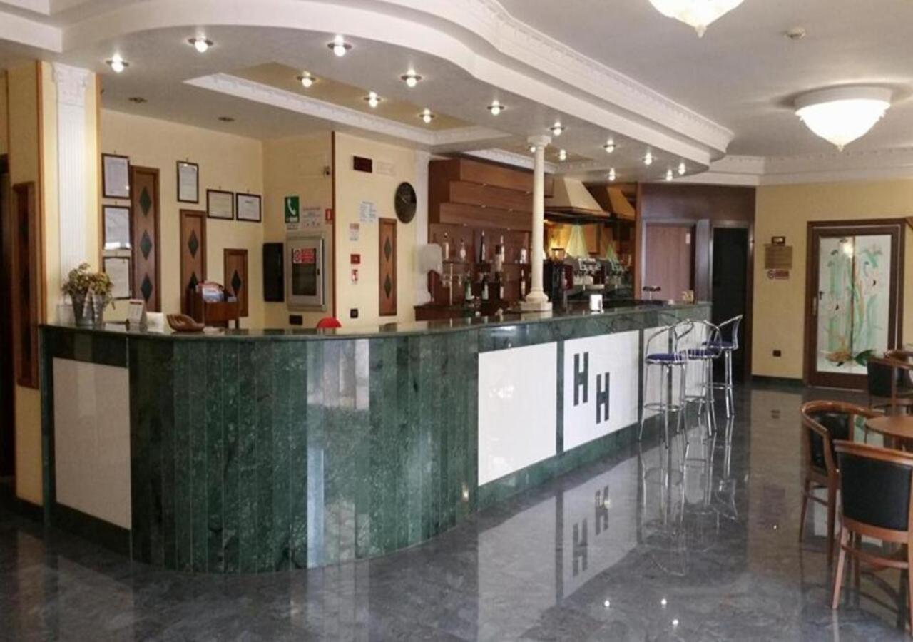 Hotel Holiday Foggia Eksteriør bilde