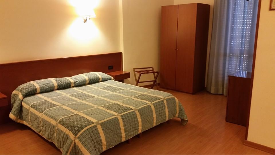 Hotel Holiday Foggia Eksteriør bilde