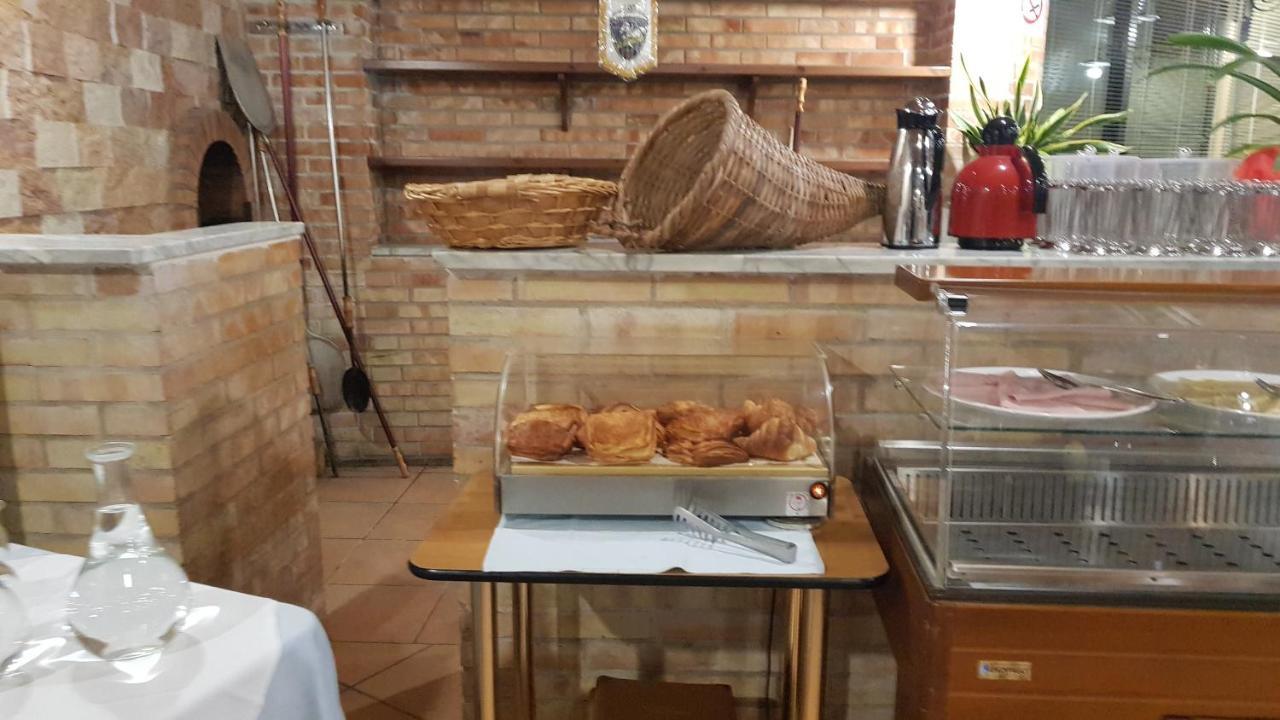 Hotel Holiday Foggia Eksteriør bilde