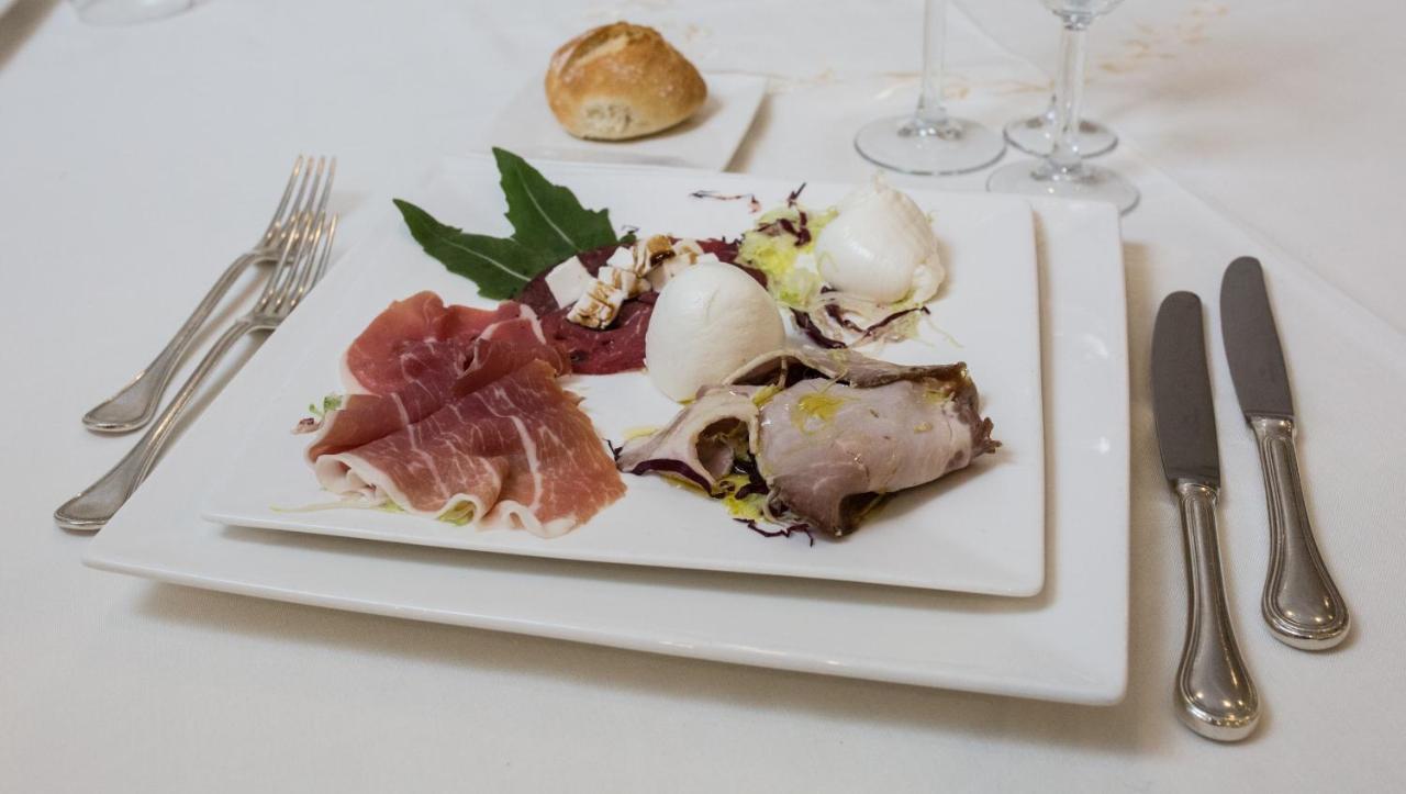Hotel Holiday Foggia Eksteriør bilde
